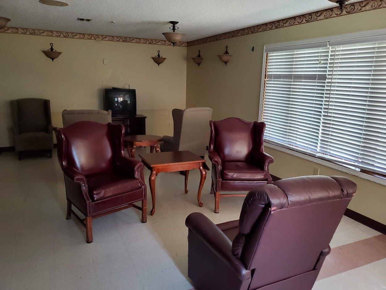 509 S Buck Rd, Le Roy, IL 61752